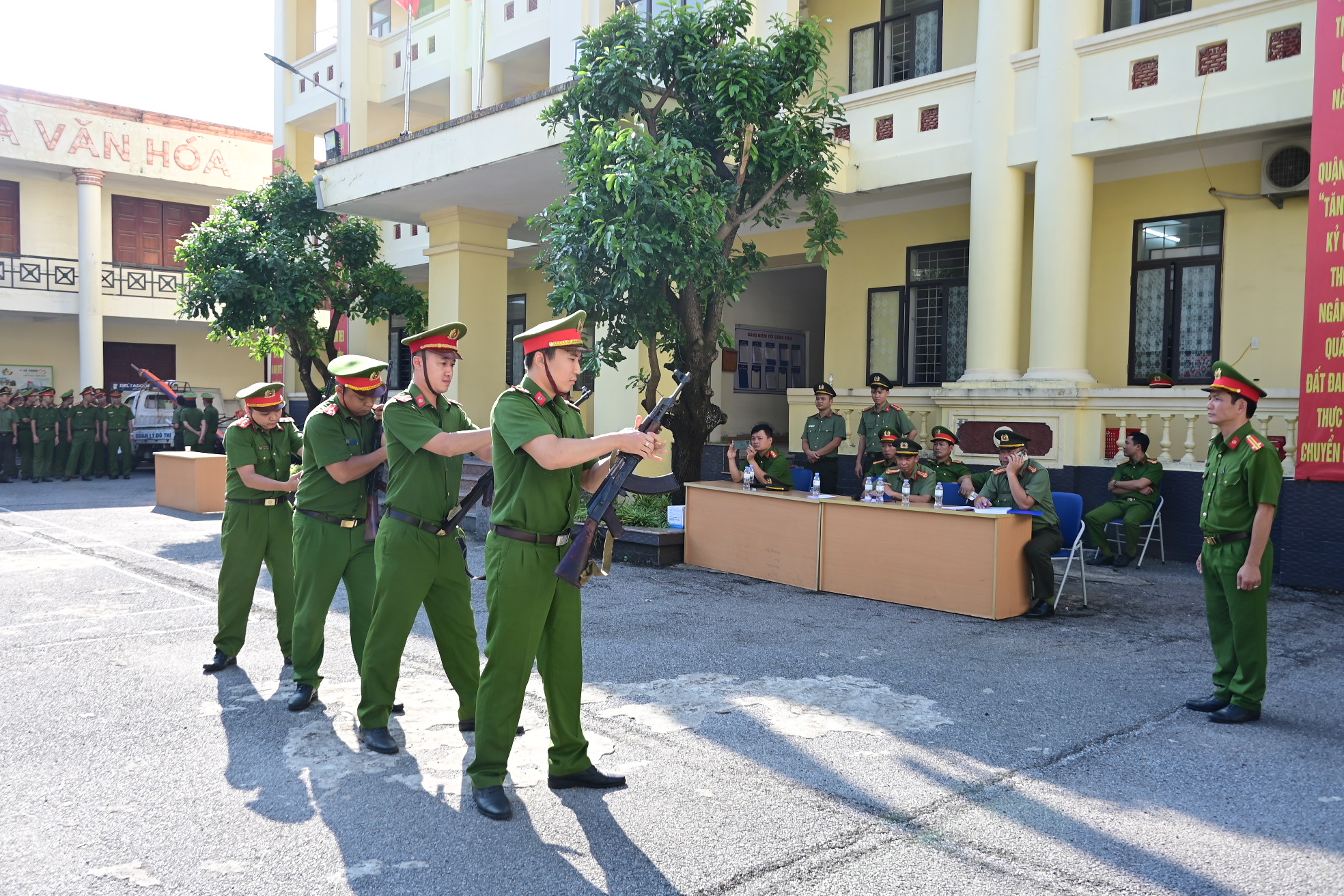 Công an các quận tổ chức 327 lượt tự kiểm tra Điều lệnh CAND